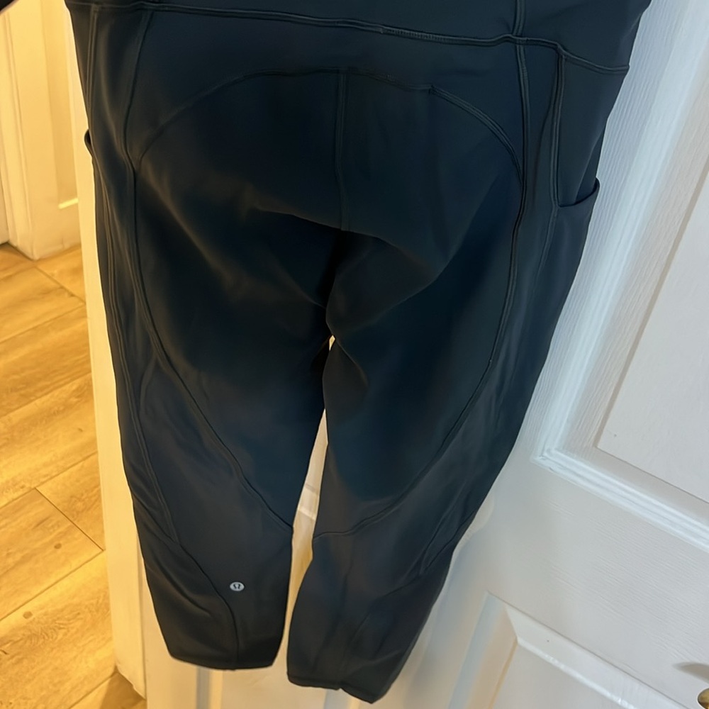 Lululemon - Picture 3 of 3